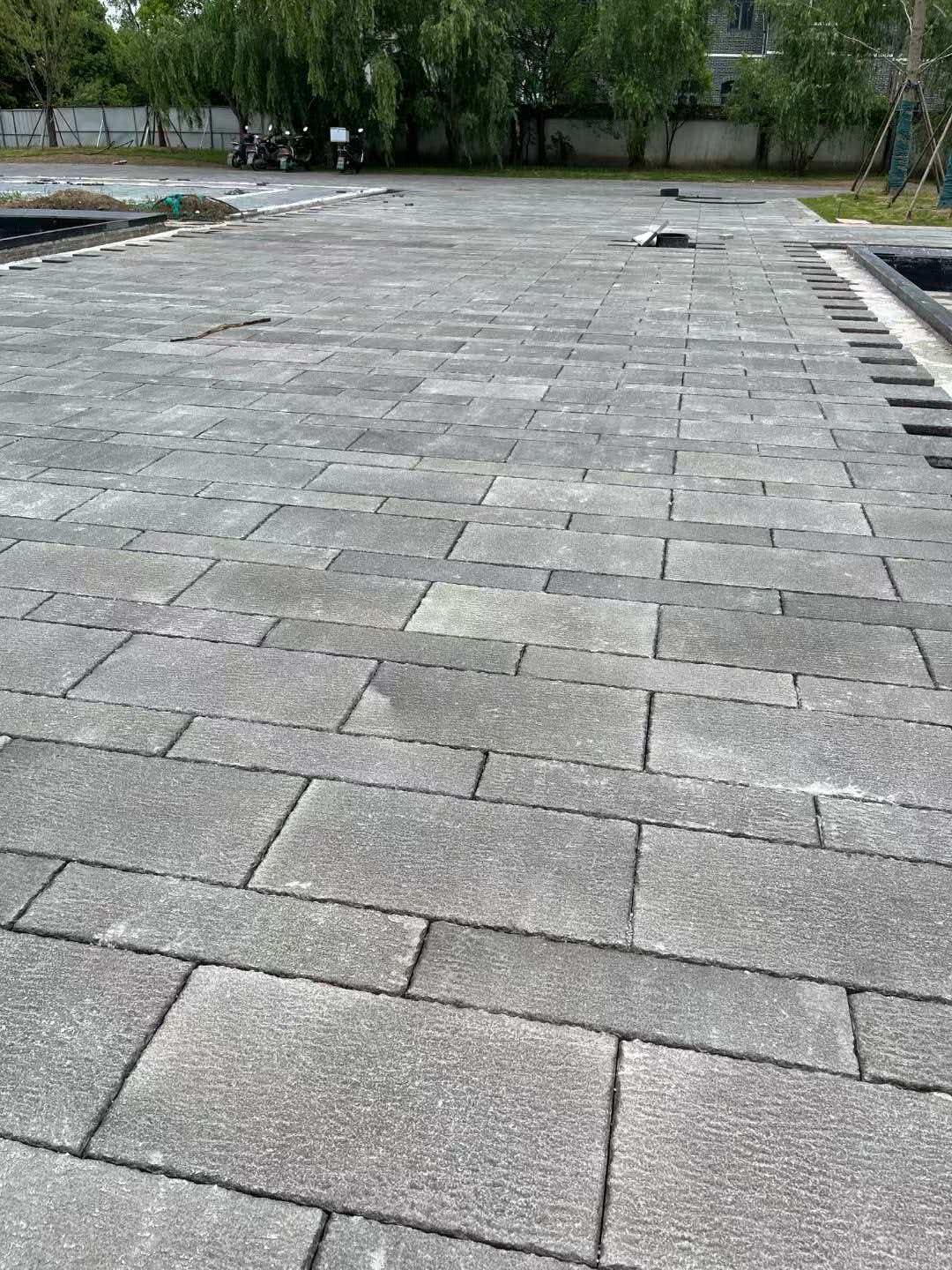 攀枝花 工地仿古石铺装现场实拍