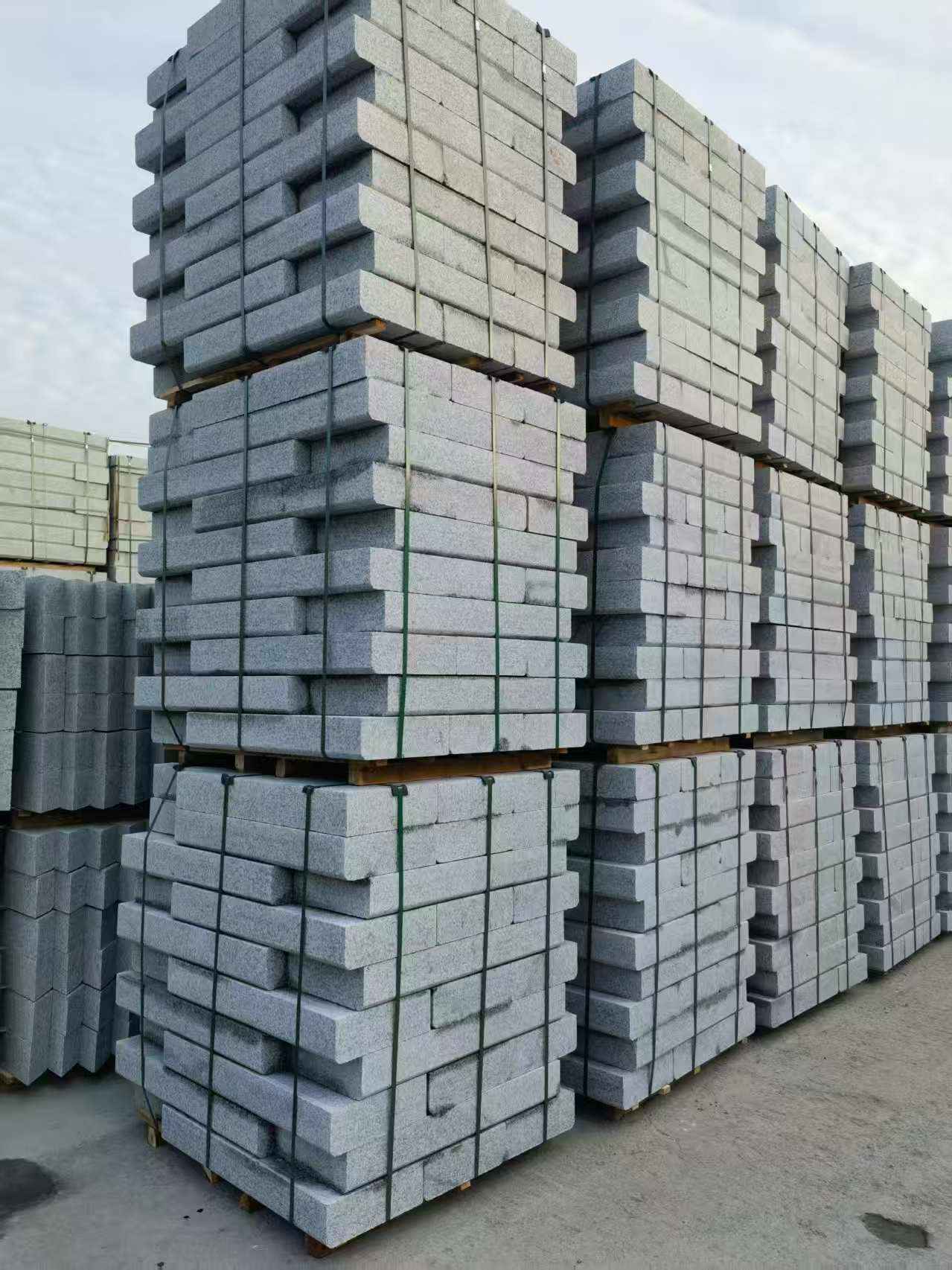 攀枝花 路沿石（路侧石），颜色一致，尺寸标准