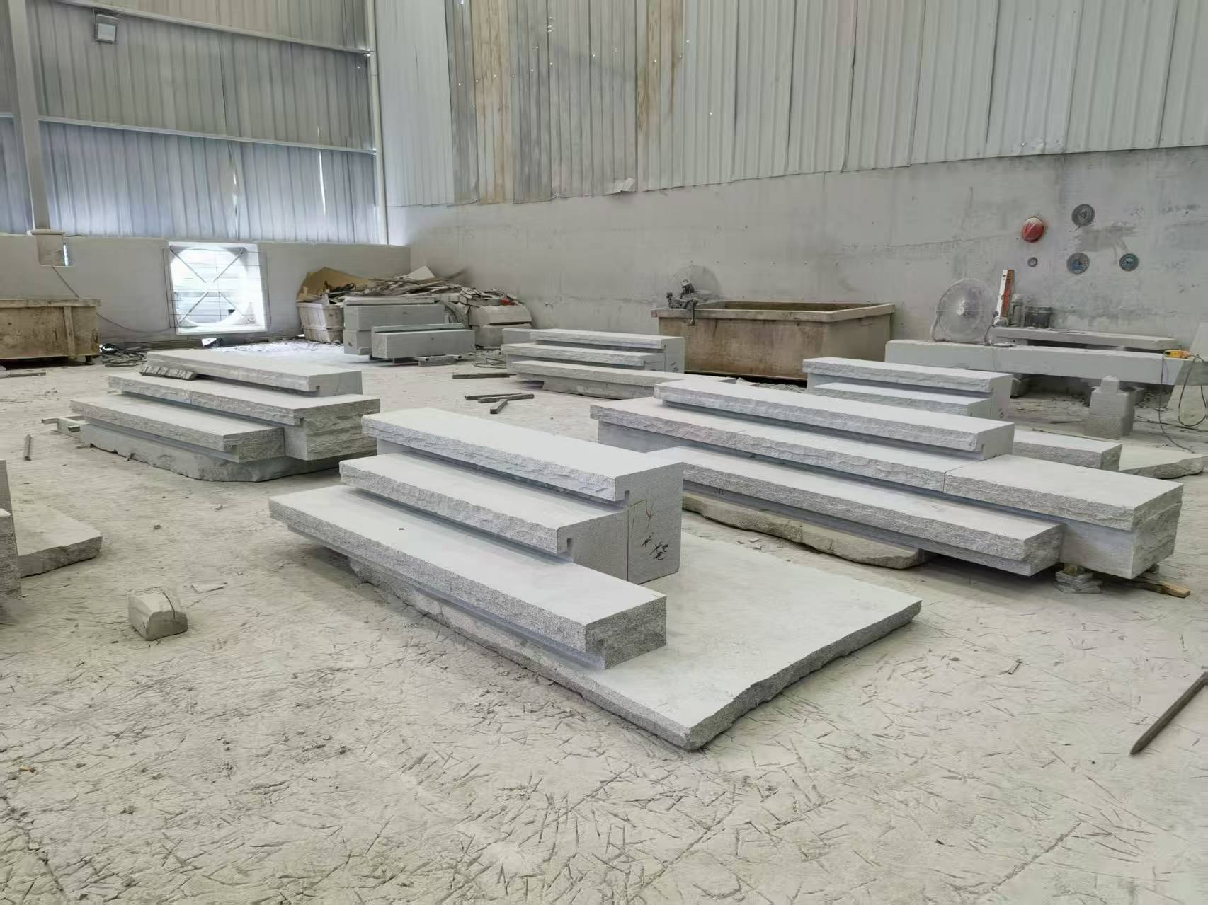 攀枝花 整石台阶（大面火烧+侧面自然面），出货前厂内拼装