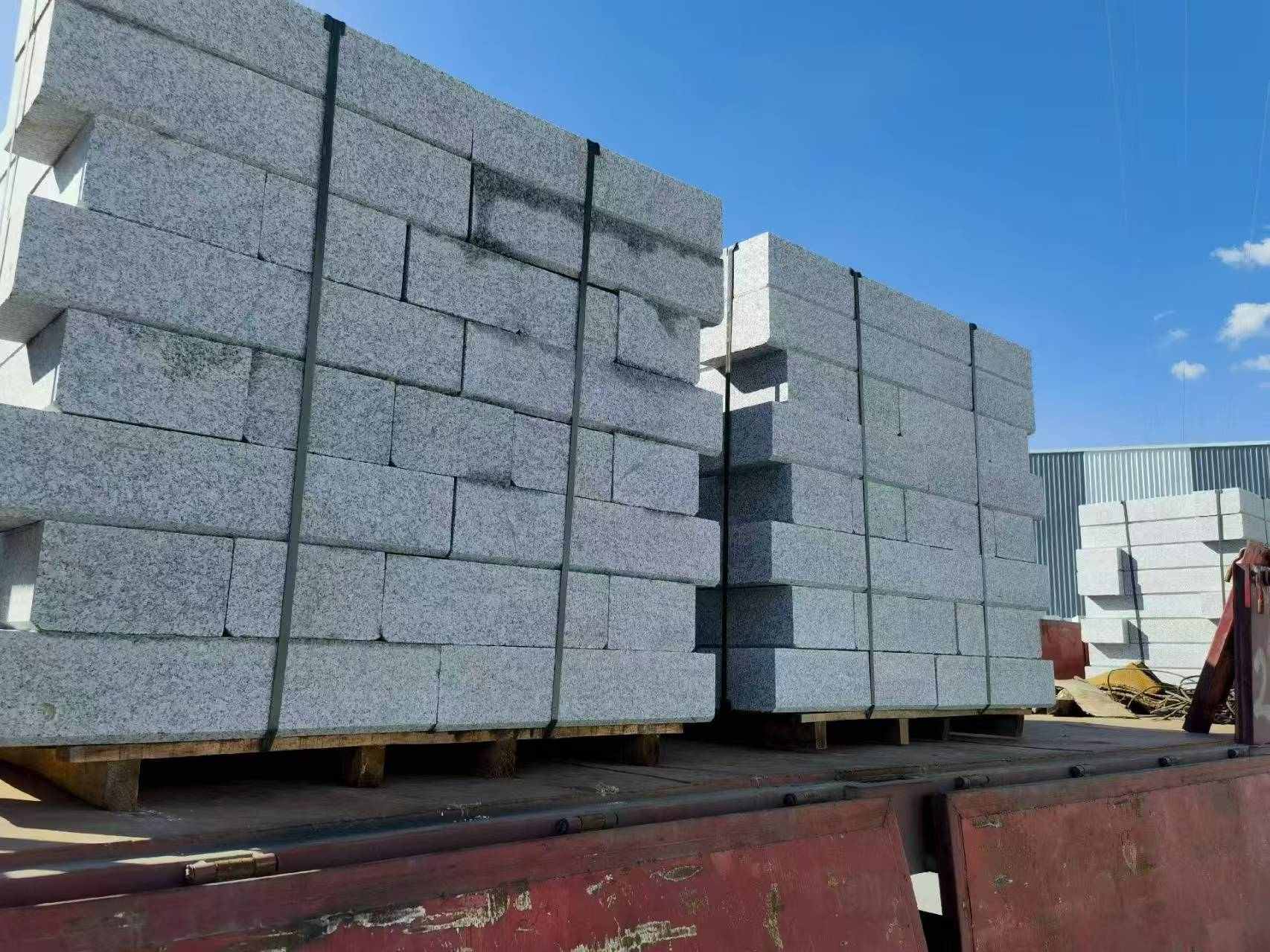 攀枝花 路沿石装车出货